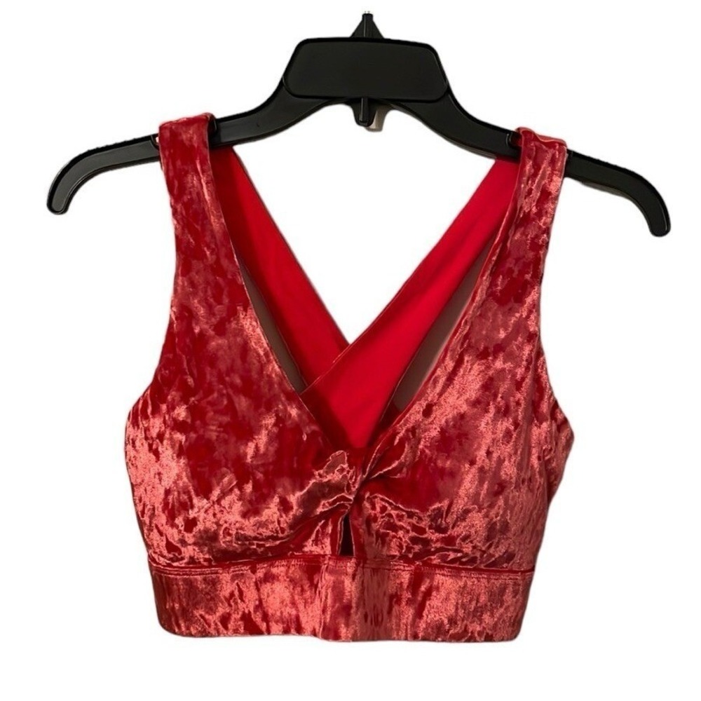 Fabletics Women's Oasis Crushed Velour Twist Strawberry Red Sports‎ Bra Size M